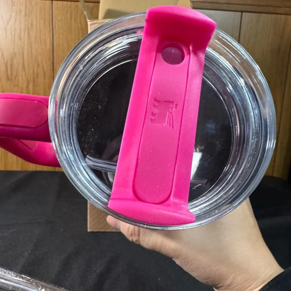 Stanley Pink Quencher H2.0 Tumbler‎ with Straw 40 ox NEW